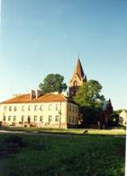 Volksschule und Kirche