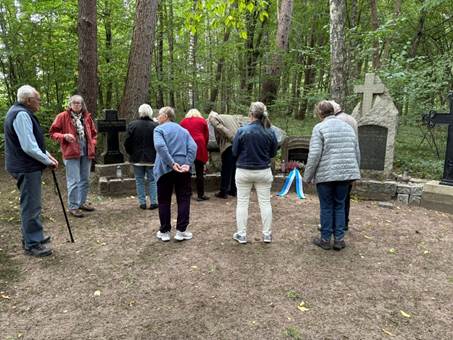 Ein Bild, das drau�en, Baum, Kleidung, Person enth�lt.