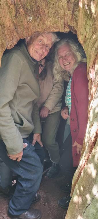 Ein Bild, das Person, Kleidung, Menschliches Gesicht, L�cheln enth�lt.