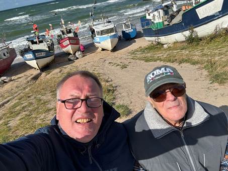 Ein Bild, das drau�en, Baum, Person, Gras enth�lt.