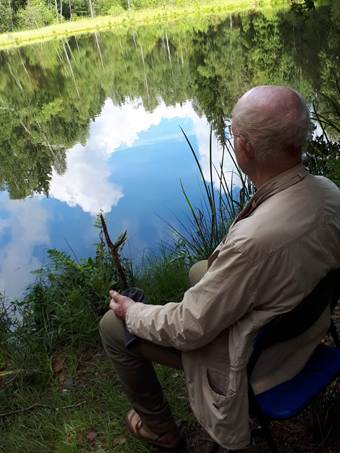 Ein Bild, das drau�en, Kleidung, Baum, Person enth�lt.